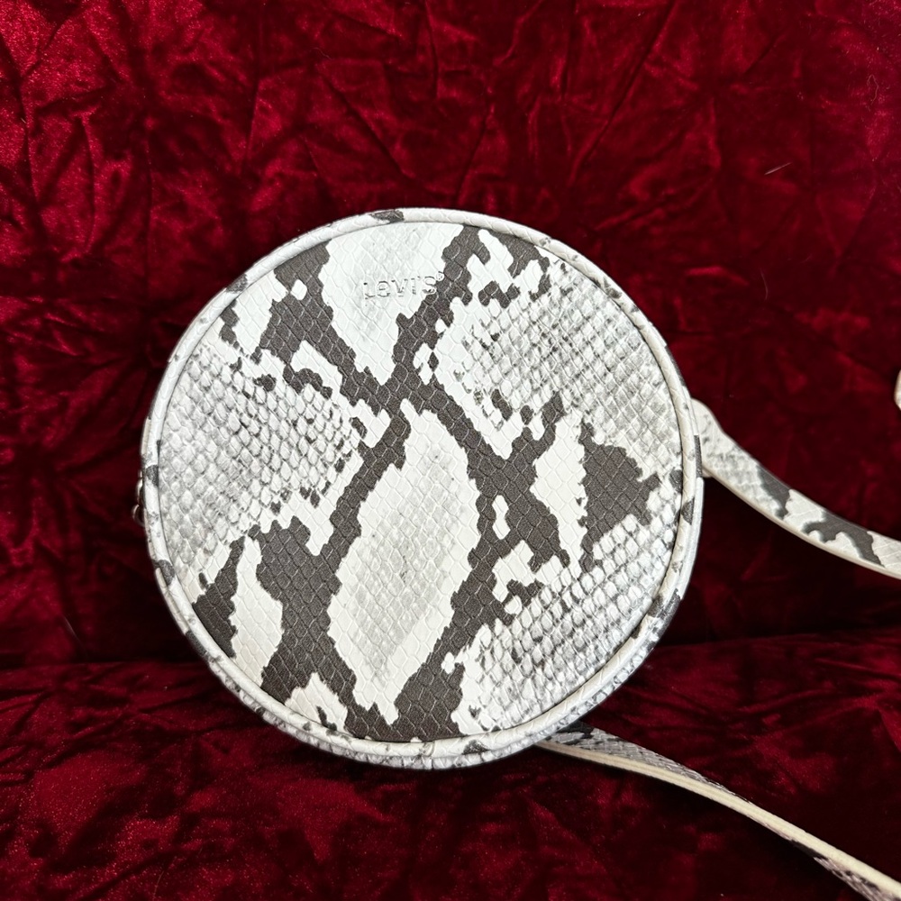 Levi’s Snakeskin Belt Bag Fanny Pack - Picture 2 of 10